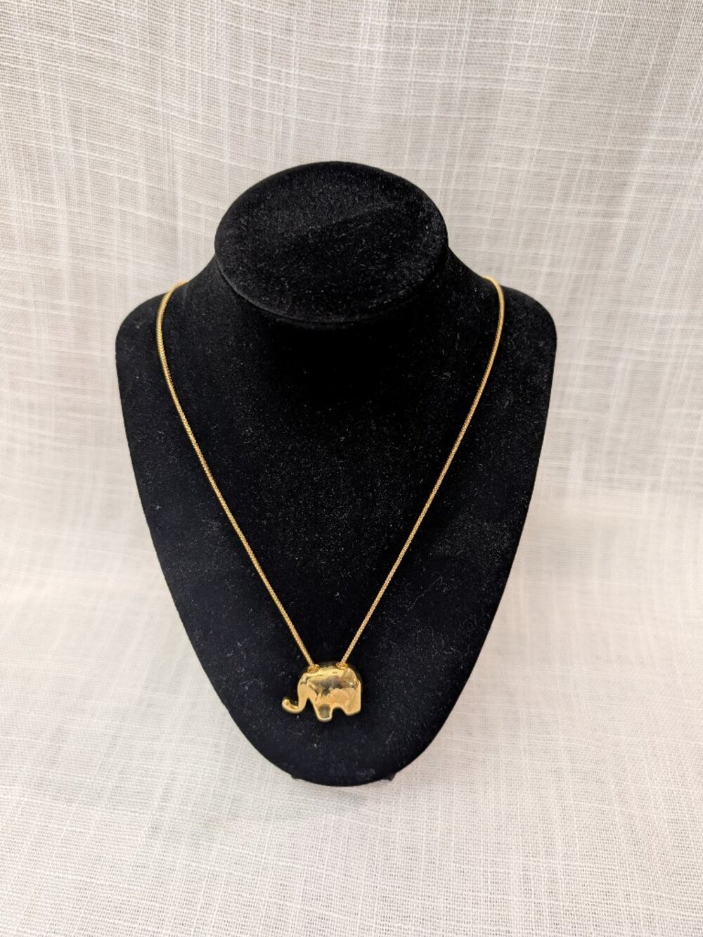 Gold Tone Elephant Necklace 15.5" Long